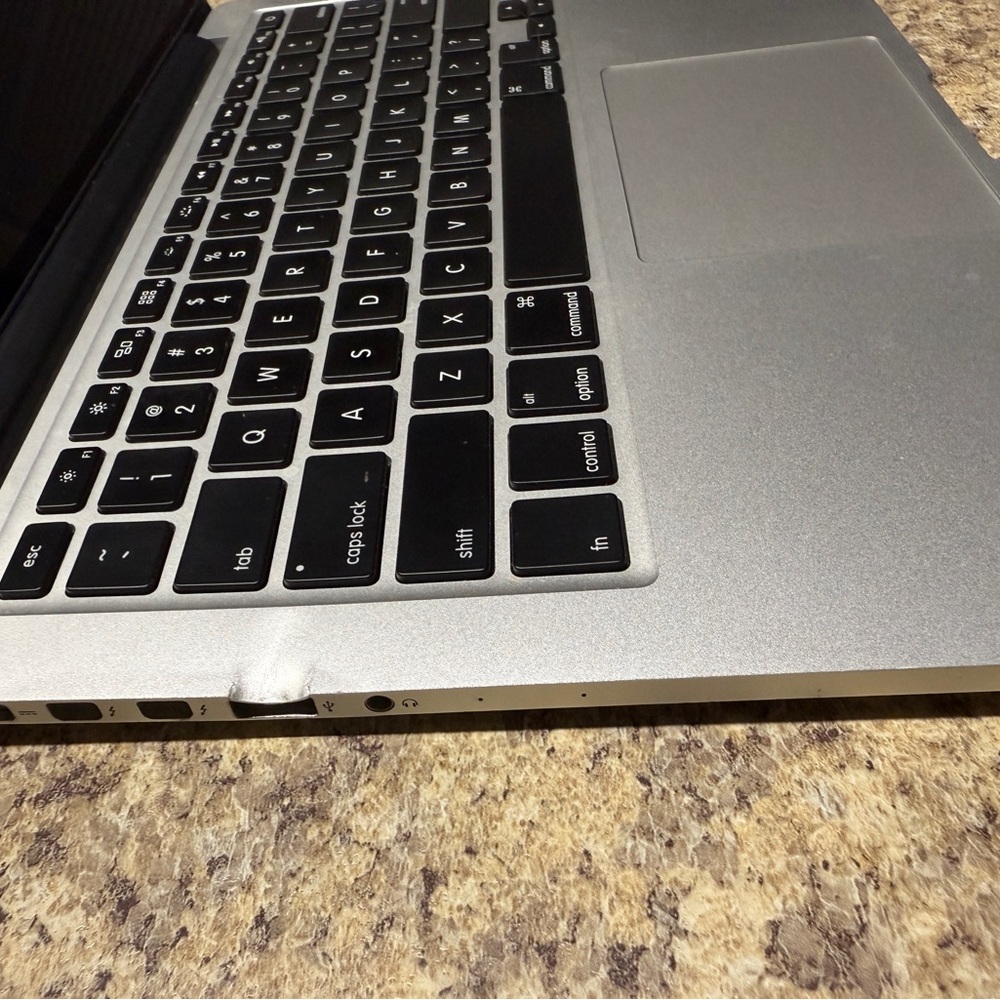 MacBook Pro A1502 - Picture 7 of 9